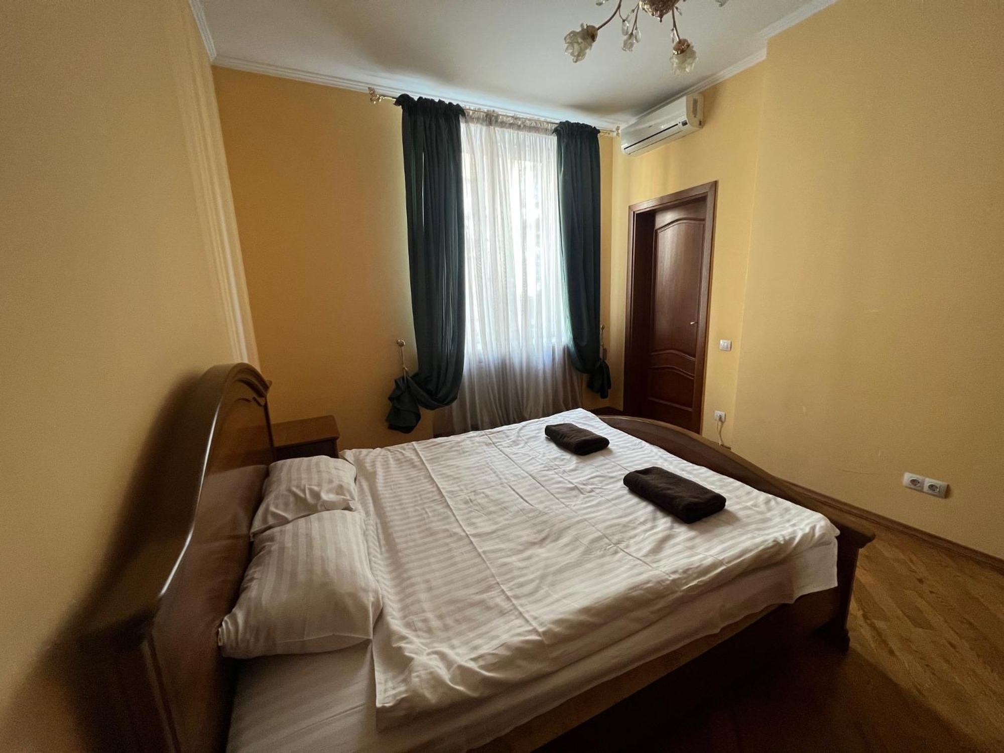 Central House Lviv Bagian luar foto