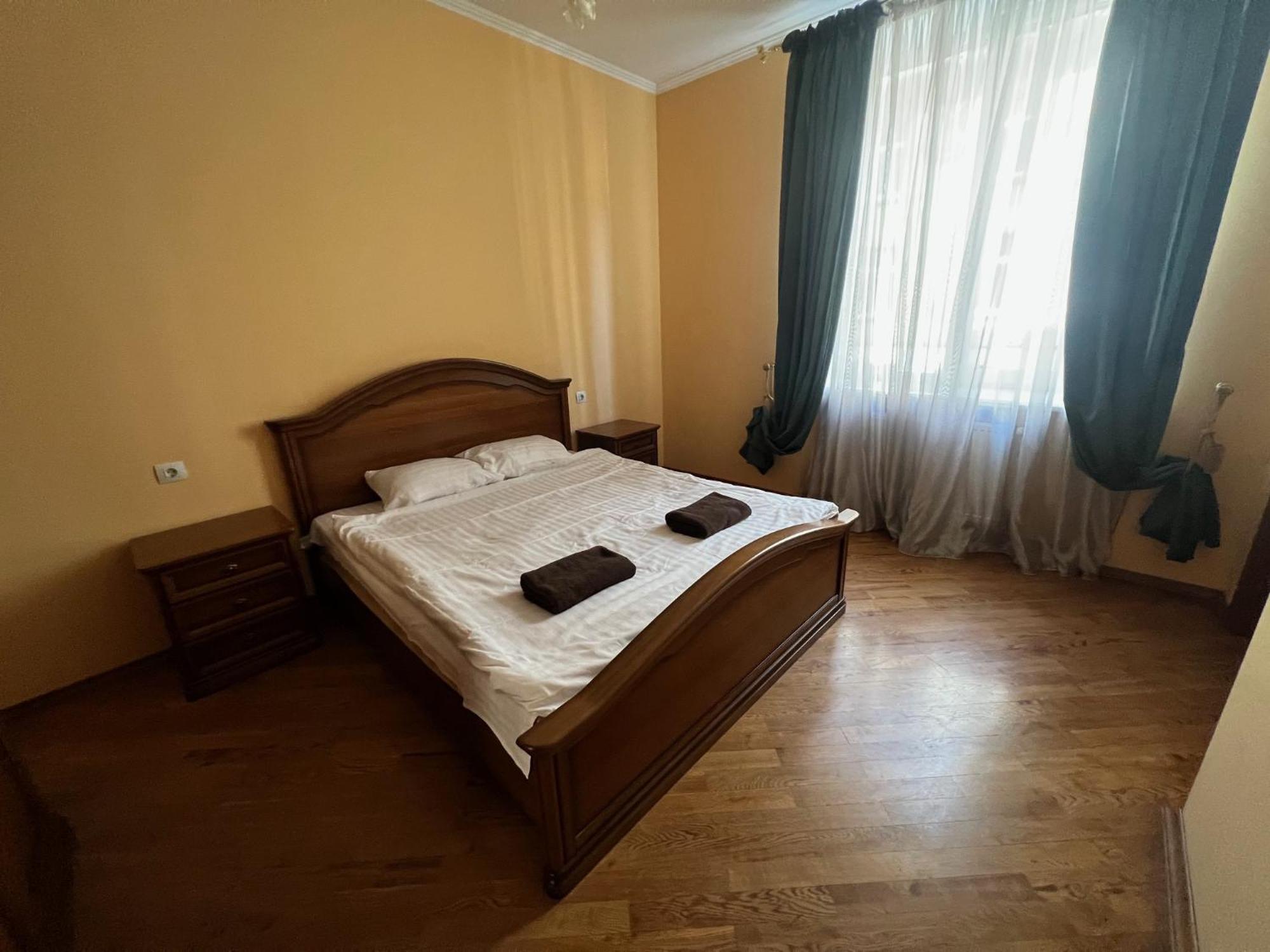 Central House Lviv Bagian luar foto